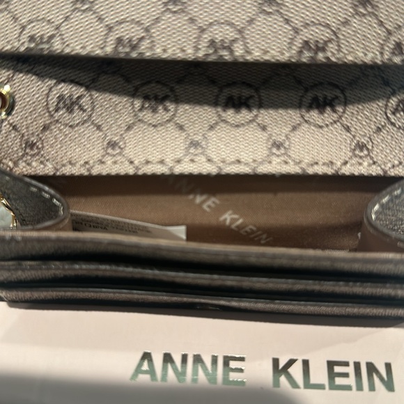 NWT Anne Klein Brown Boxed Card Case with Key ring. - Picture 7 of 8